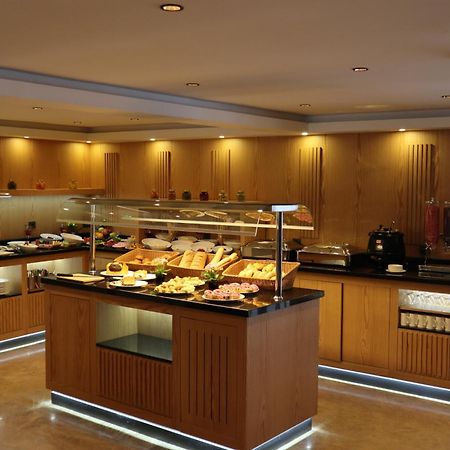 Days Inn By Wyndham Istanbul Arnavutkoy Bagian luar foto