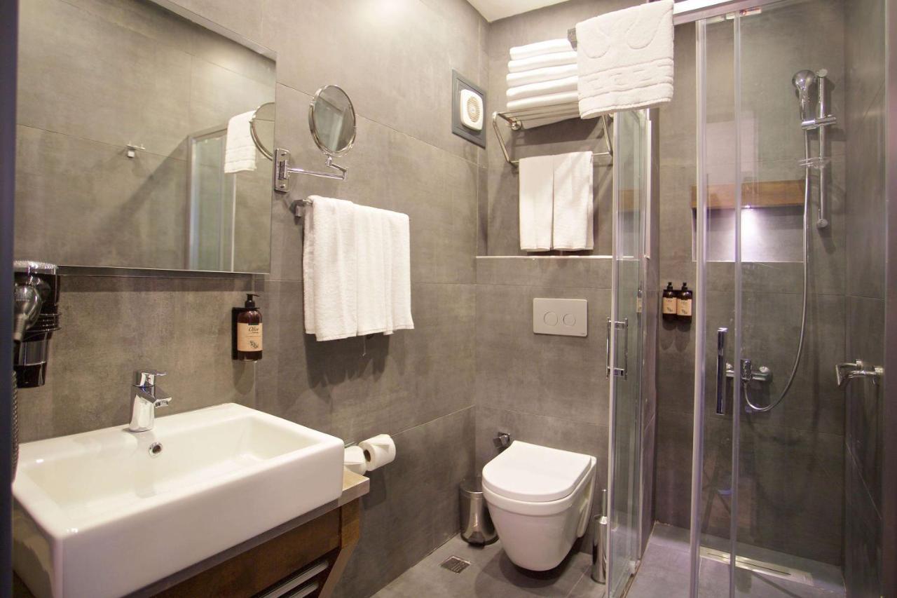 Days Inn By Wyndham Istanbul Arnavutkoy Bagian luar foto