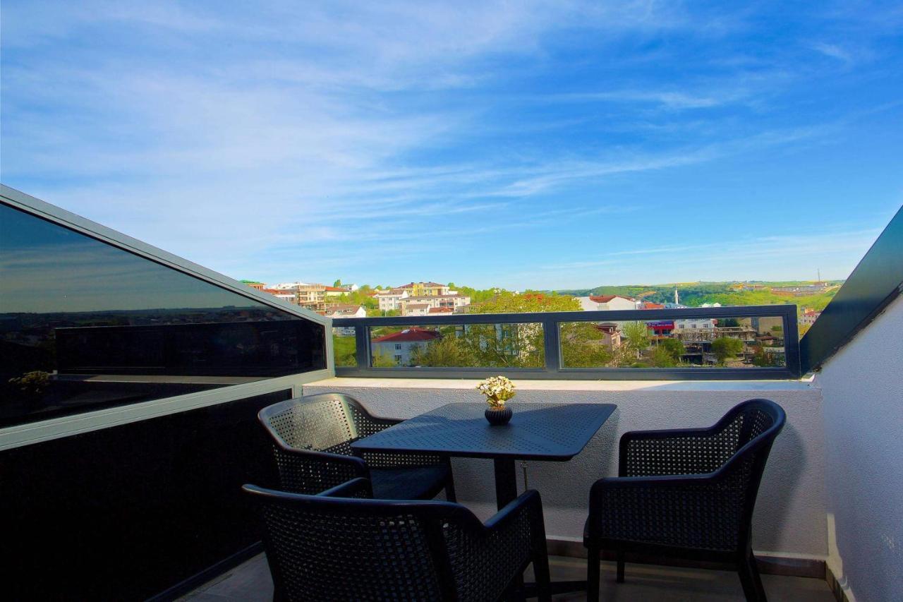 Days Inn By Wyndham Istanbul Arnavutkoy Bagian luar foto