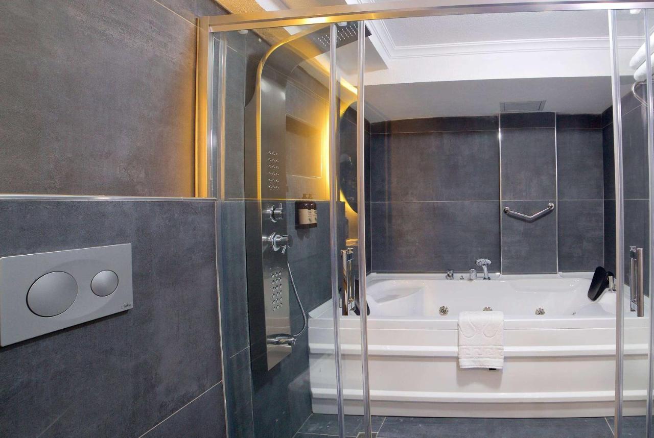 Days Inn By Wyndham Istanbul Arnavutkoy Bagian luar foto