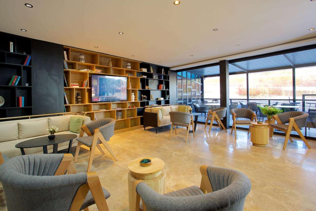 Days Inn By Wyndham Istanbul Arnavutkoy Bagian luar foto