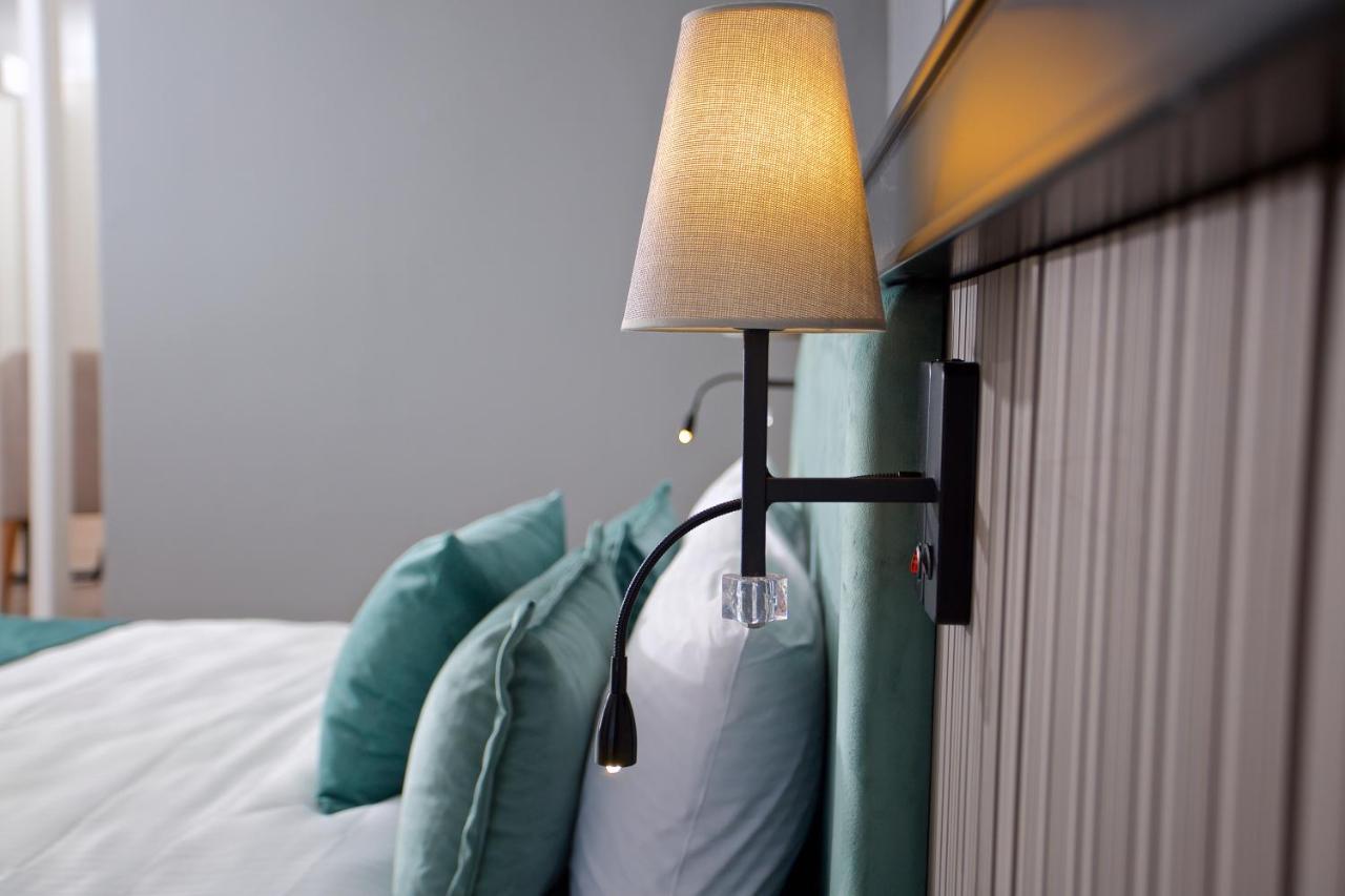 Days Inn By Wyndham Istanbul Arnavutkoy Bagian luar foto