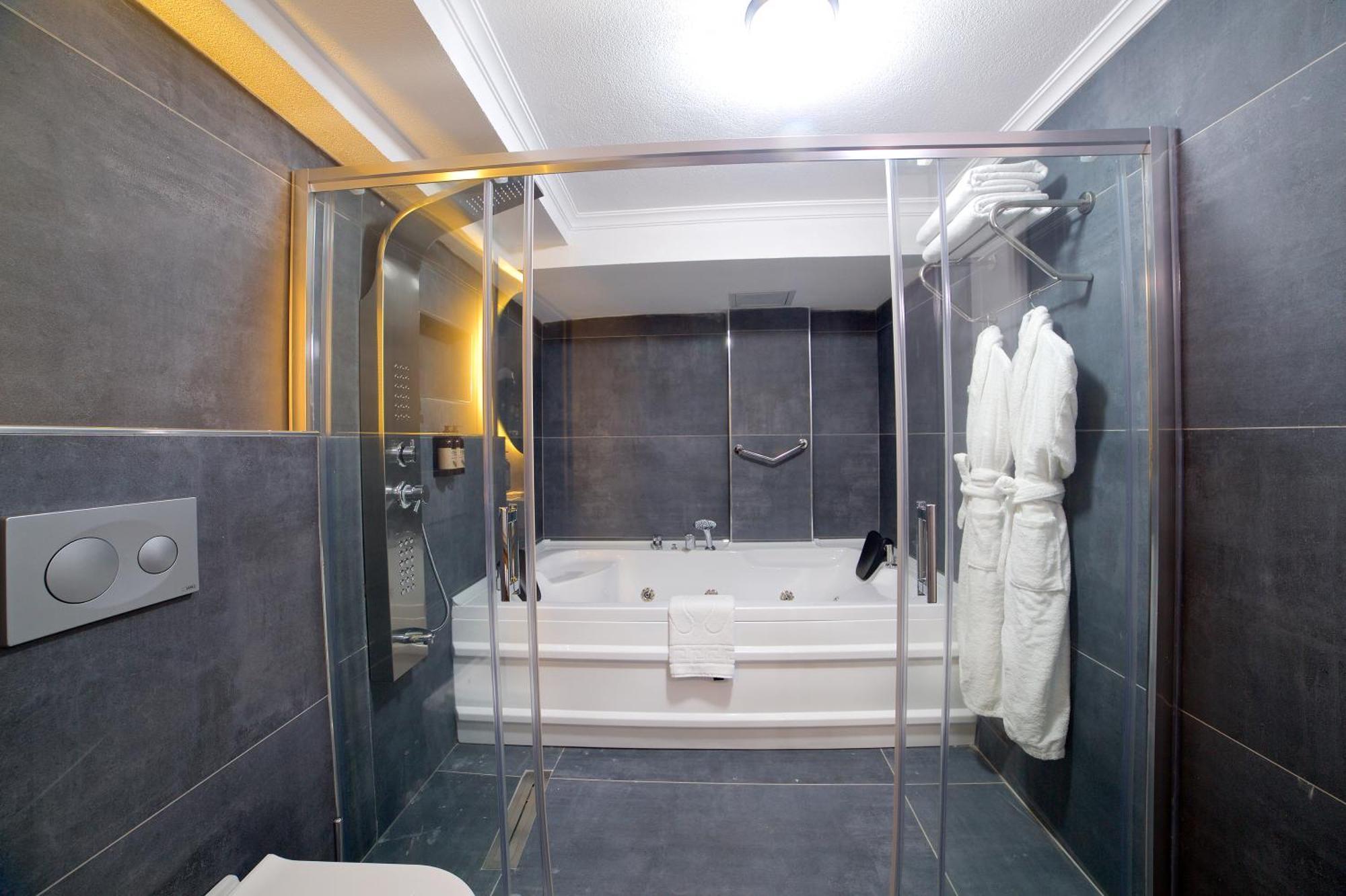 Days Inn By Wyndham Istanbul Arnavutkoy Bagian luar foto