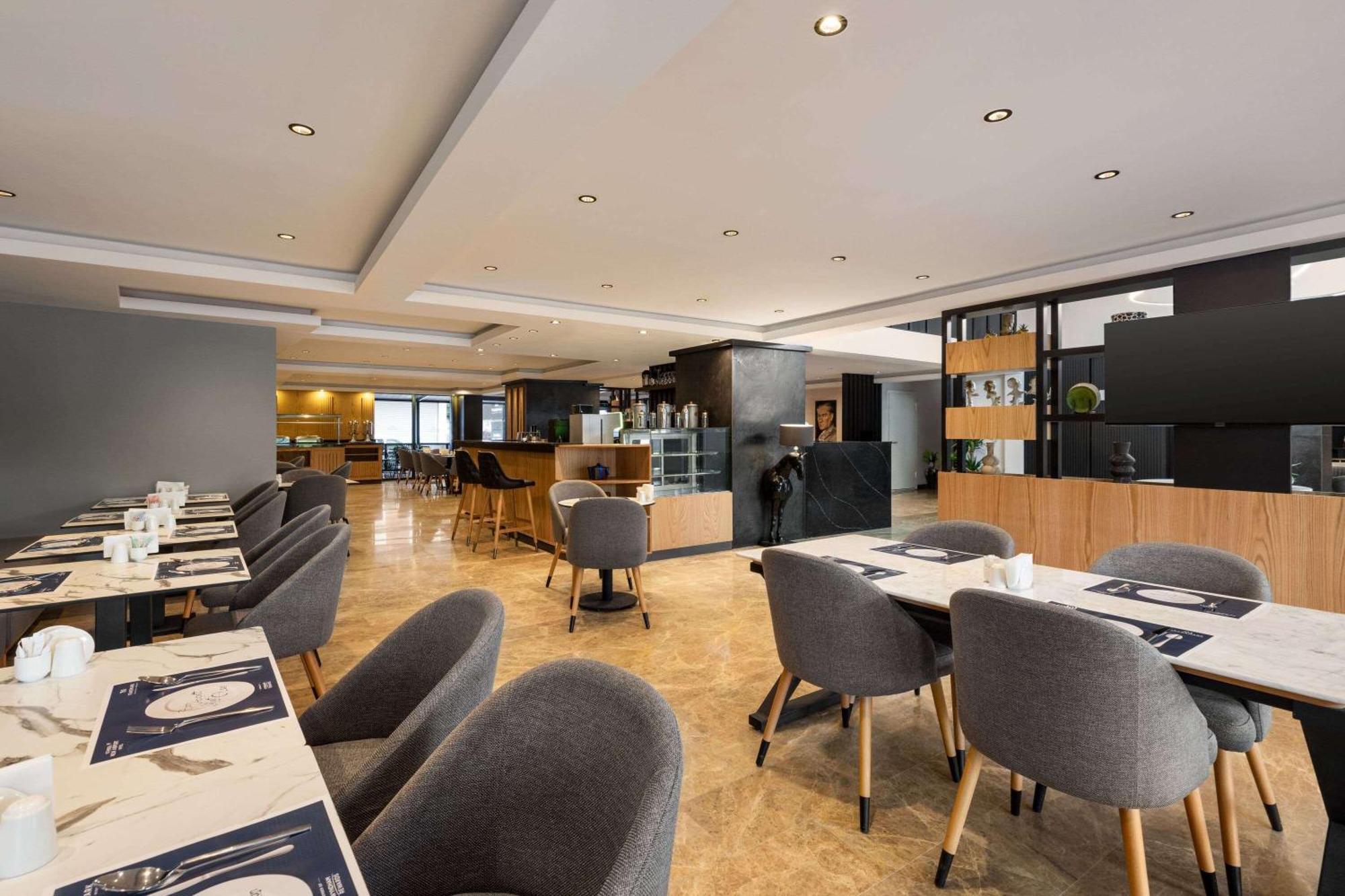Days Inn By Wyndham Istanbul Arnavutkoy Bagian luar foto