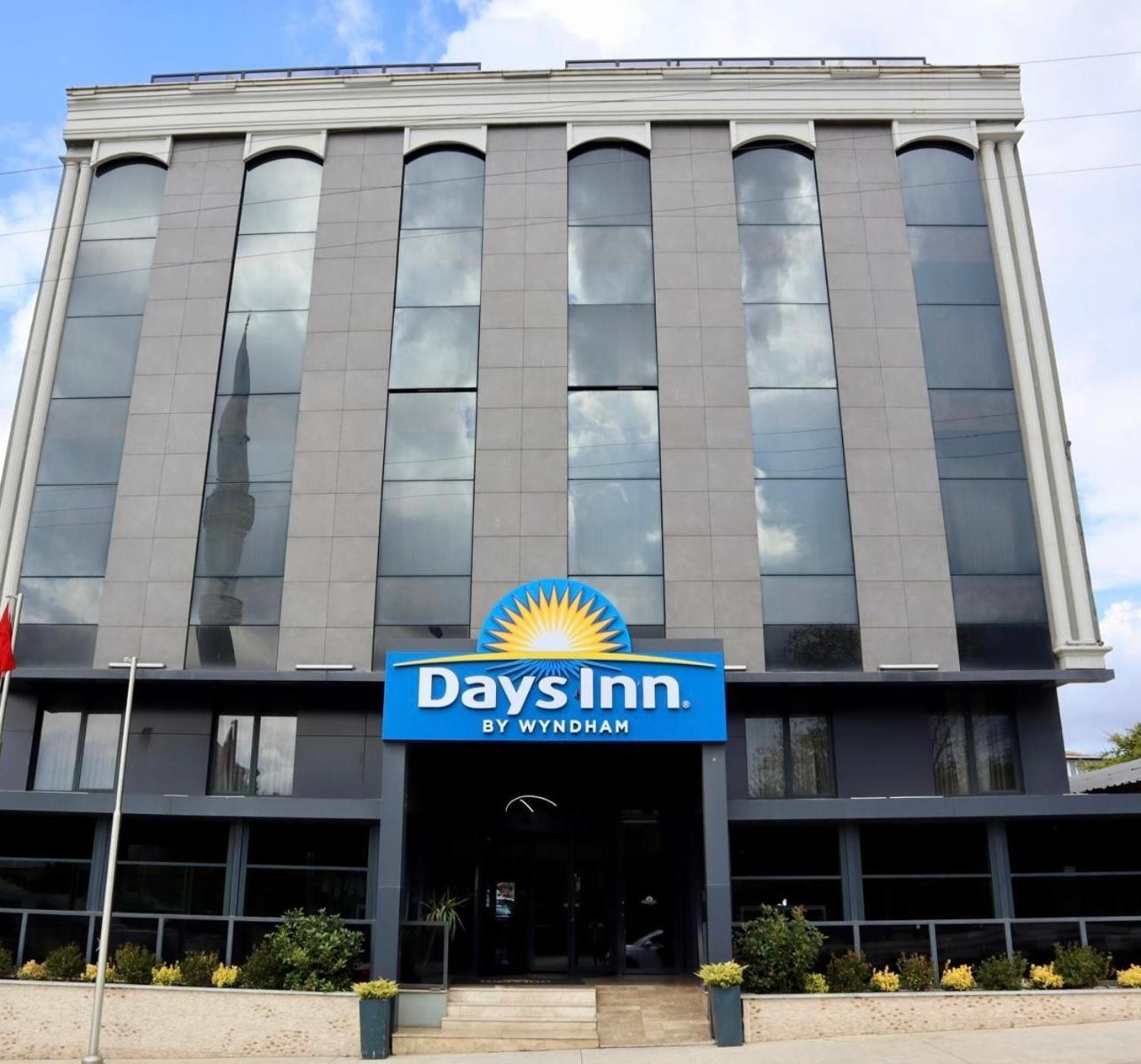 Days Inn By Wyndham Istanbul Arnavutkoy Bagian luar foto